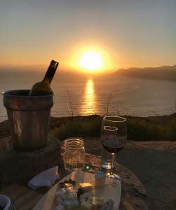 cuatro cuartos wine cheese